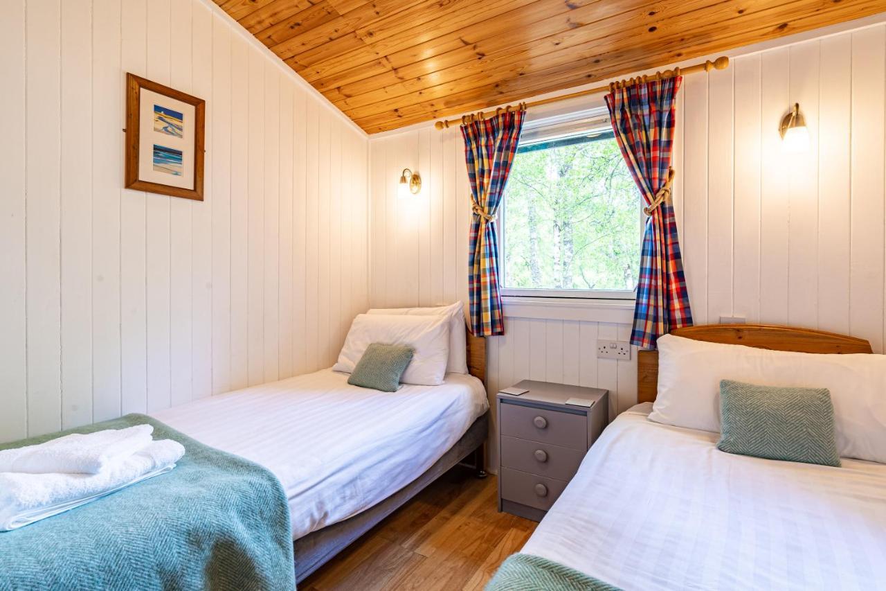 Heather Lodge 10 With Hot Tub Belladrum Екстериор снимка
