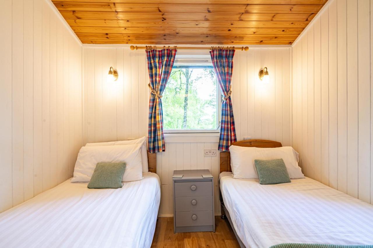 Heather Lodge 10 With Hot Tub Belladrum Екстериор снимка